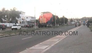 Truck-rear-blocks-Lapalm-trotro-route