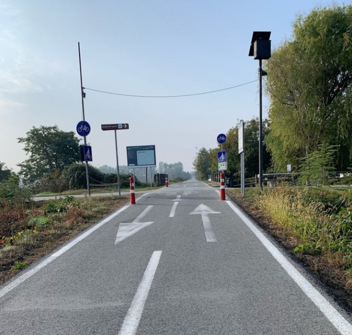 SMART ROAD MARKINGS CITY BUS STOP BUS