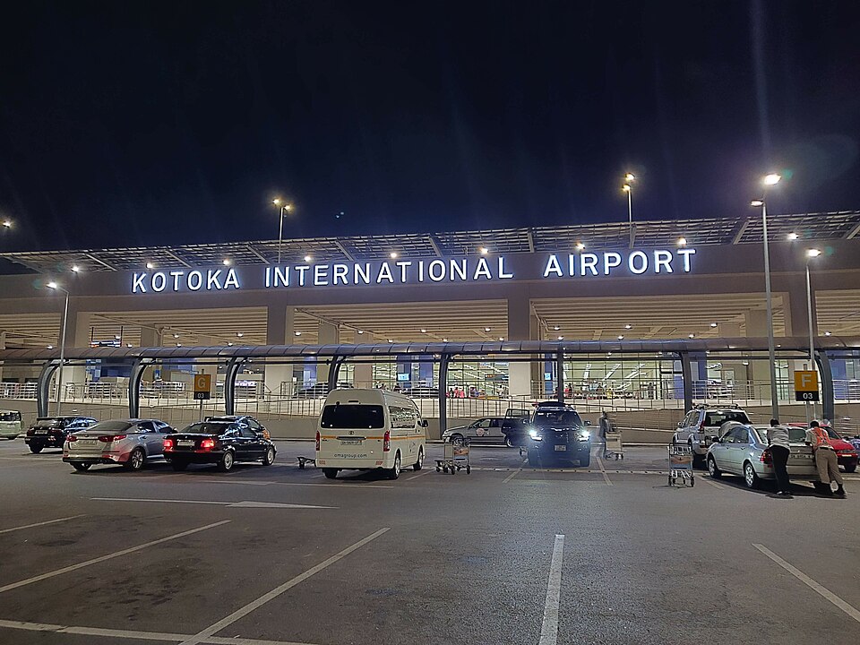 airlines operating accra airport capital of ghana