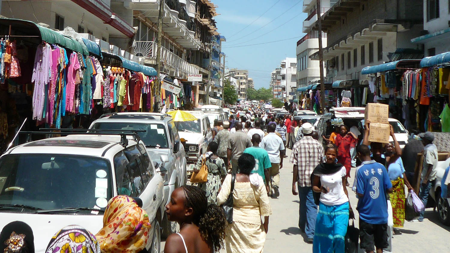 people shop in accra