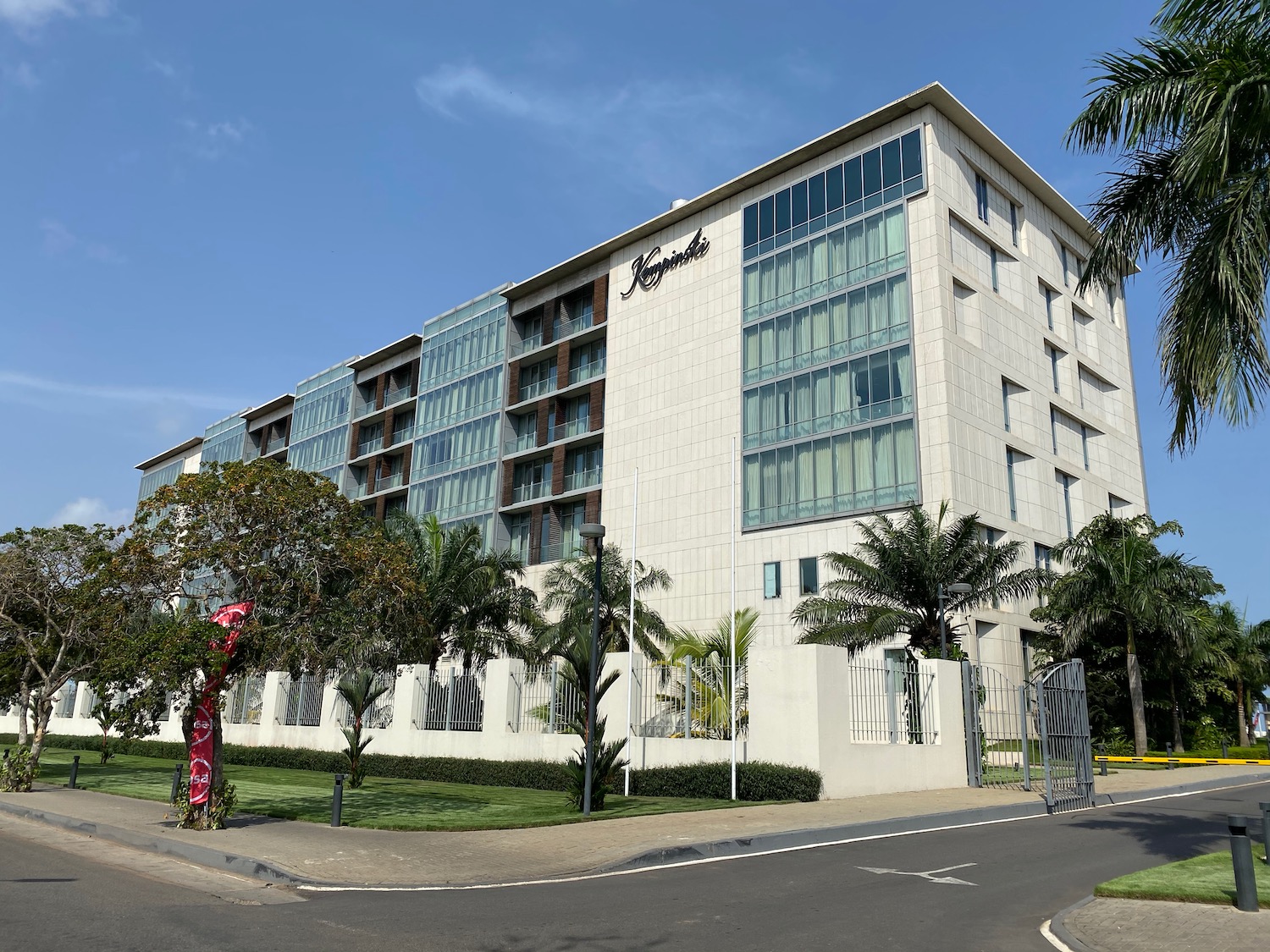 kempiski hotel is in the Ministries area of accra
