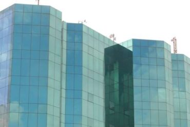 adjewaa building on the oxford street accra