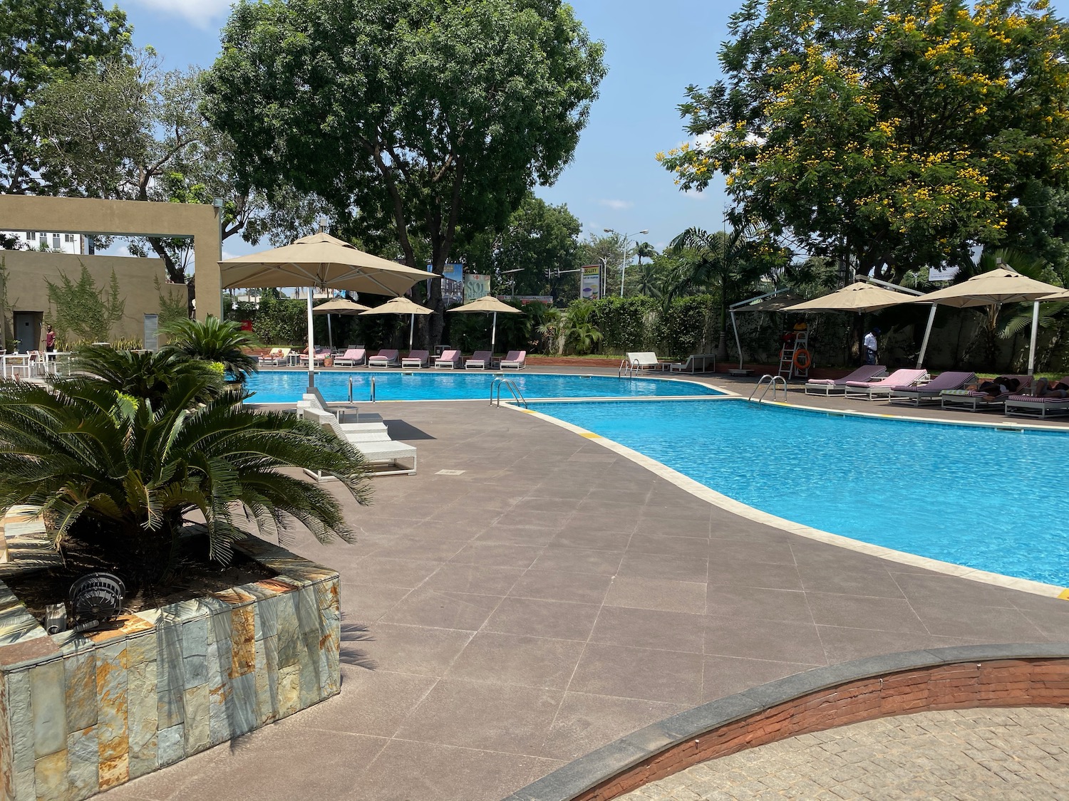 swimming pool of the Accra Marriott hotel