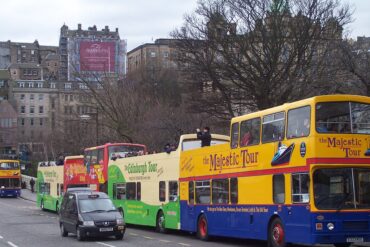 a bus from glasgow to edinburgh