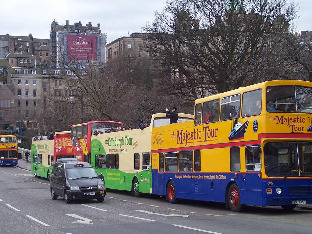 a bus from glasgow to edinburgh