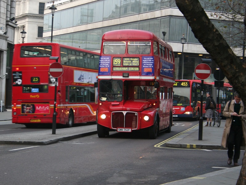 A bus network with dedicated lanes
