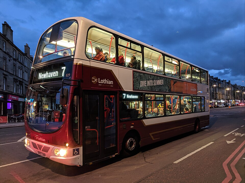 An Edinburgh night bus leaves a stop
