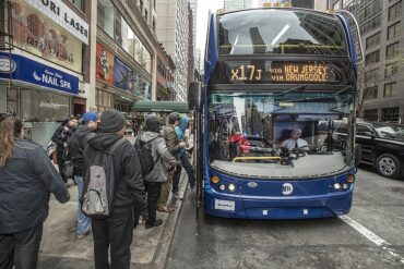 Experimental double deck bus service in New York
