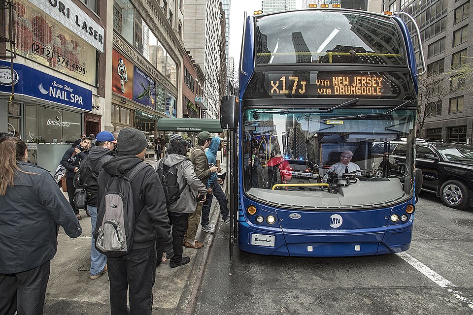 Experimental double deck bus service in New York