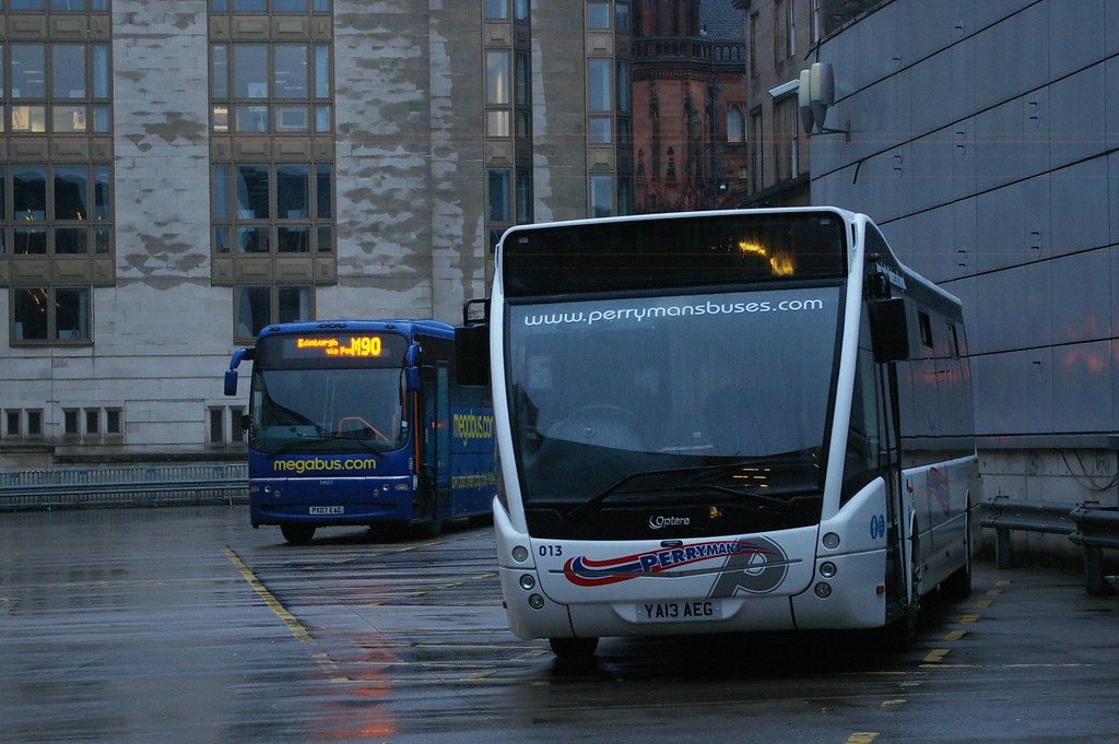 Late night buses return to Edinburgh bus station