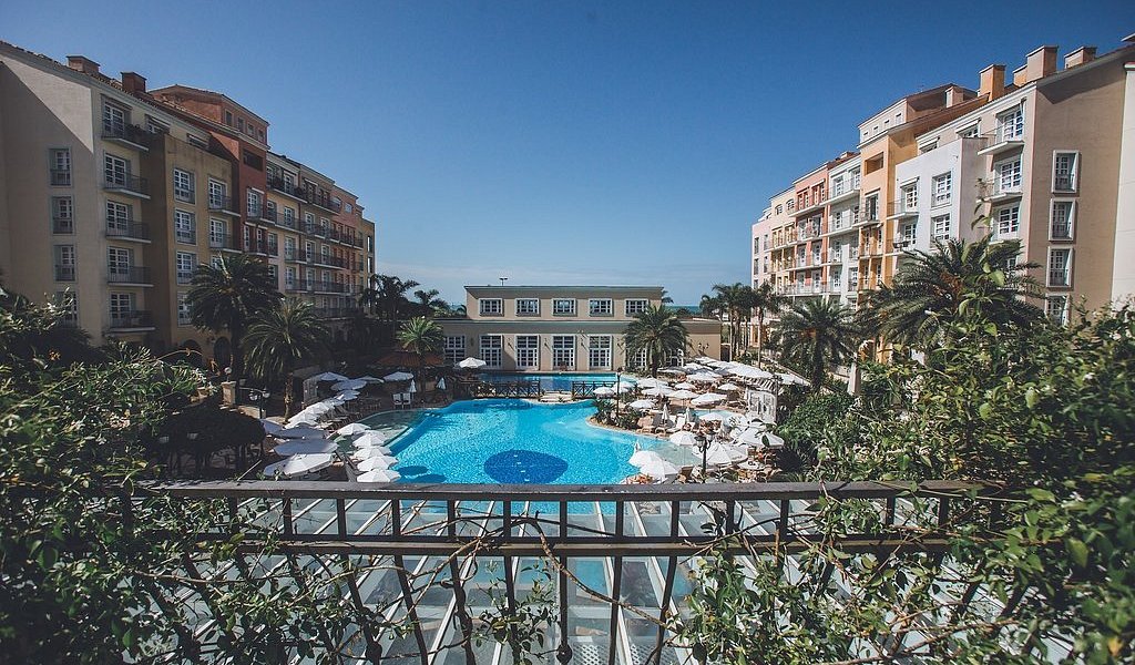 A Villagio compound with a swimming pool