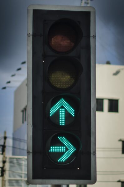 A directional traffic light (1)